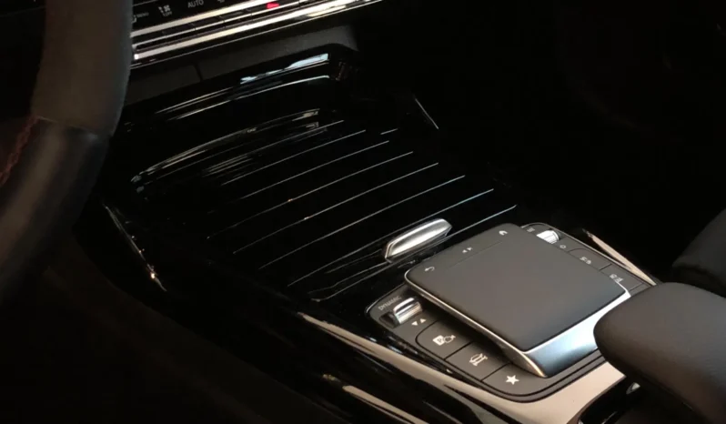 
								MERCEDES-BENZ CLA 45 AMG cheio									