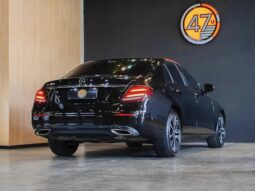 
										MERCEDES-BENZ E 300 cheio									