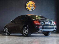
										MERCEDES-BENZ E 300 cheio									