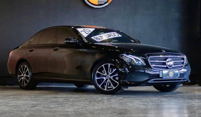 
								MERCEDES-BENZ E 300 cheio									