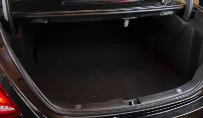 
								MERCEDES-BENZ E 300 cheio									