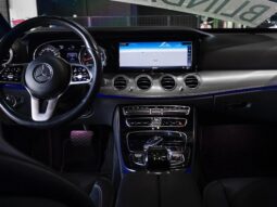 
										MERCEDES-BENZ E 300 cheio									