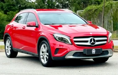 MERCEDES-BENZ GLA 200