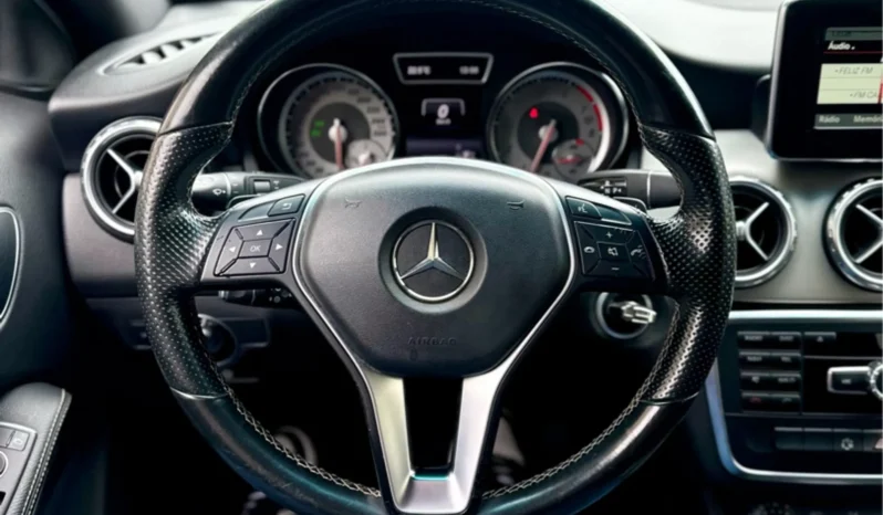 
								MERCEDES-BENZ GLA 200 cheio									
