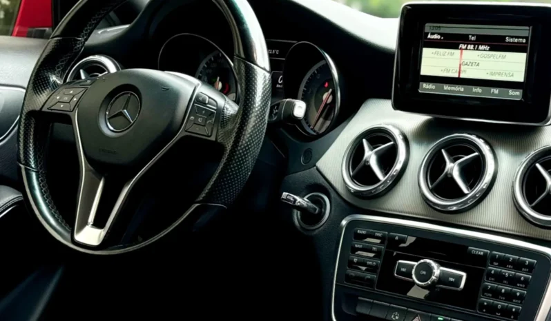 
								MERCEDES-BENZ GLA 200 cheio									