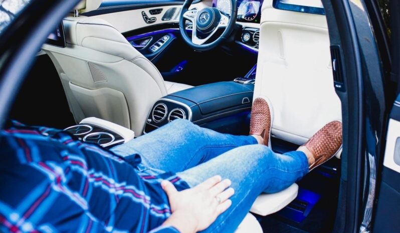 
								MERCEDES-BENZ S 560 cheio									