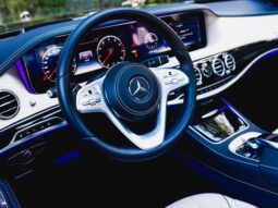 
										MERCEDES-BENZ S 560 cheio									