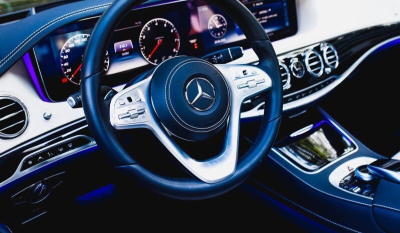 
								MERCEDES-BENZ S 560 cheio									
