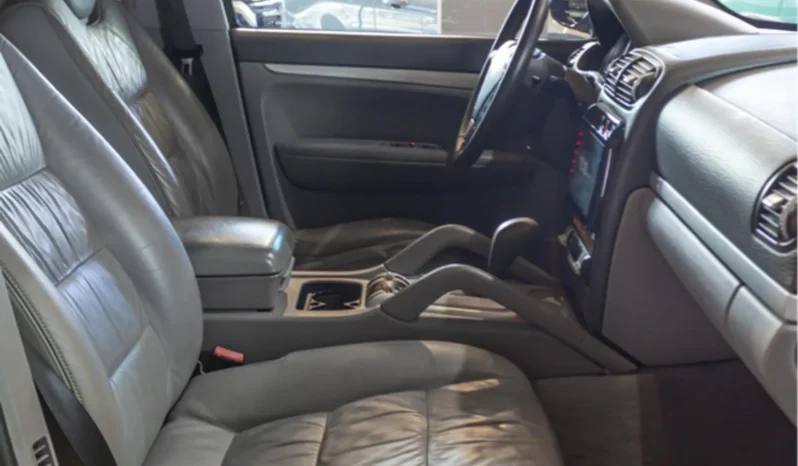 
								PORSCHE CAYENNE V8 cheio									