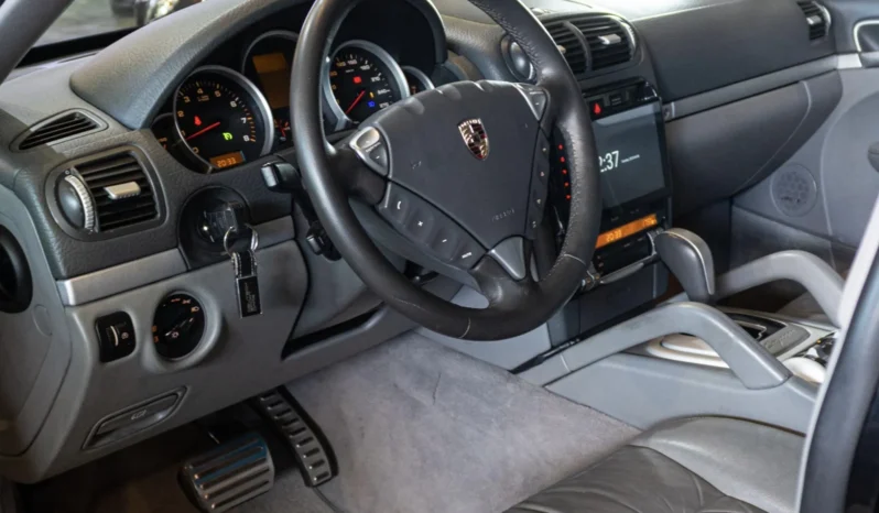 
								PORSCHE CAYENNE V8 cheio									