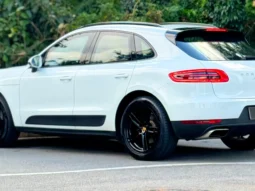 
										PORSCHE MACAN cheio									