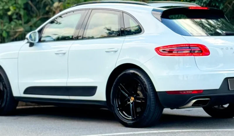 
								PORSCHE MACAN cheio									
