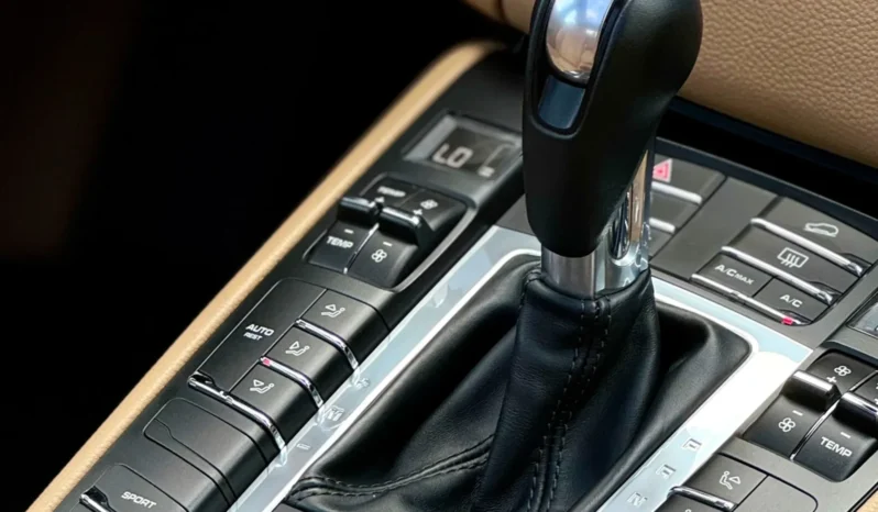 
								PORSCHE MACAN cheio									