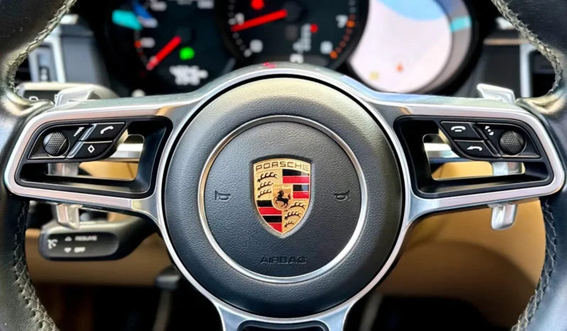 
								PORSCHE MACAN cheio									