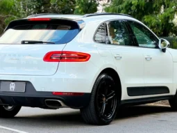 
										PORSCHE MACAN cheio									