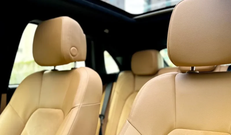 
								PORSCHE MACAN cheio									
