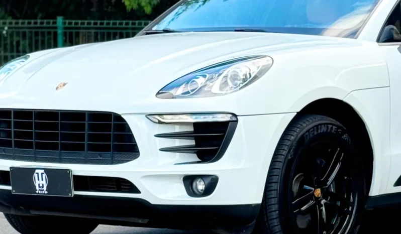 
								PORSCHE MACAN cheio									