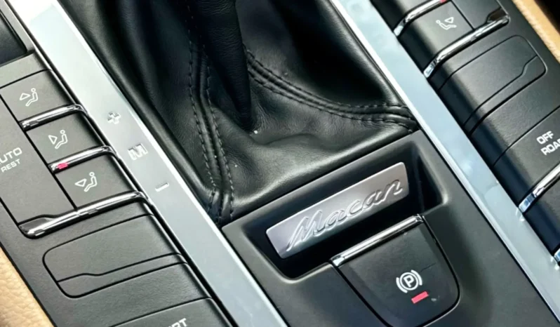 
								PORSCHE MACAN cheio									