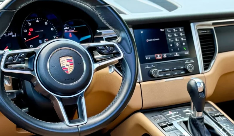 
								PORSCHE MACAN cheio									