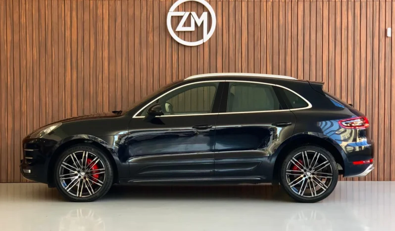 
								PORSCHE MACAN cheio									