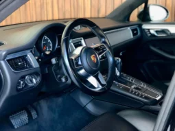 
										PORSCHE MACAN cheio									