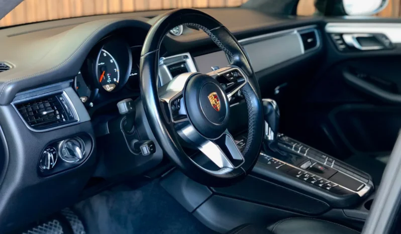 
								PORSCHE MACAN cheio									