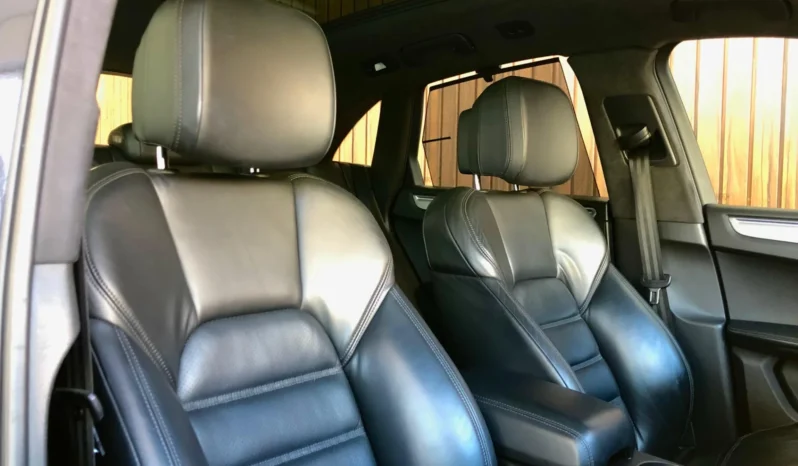 
								PORSCHE MACAN cheio									