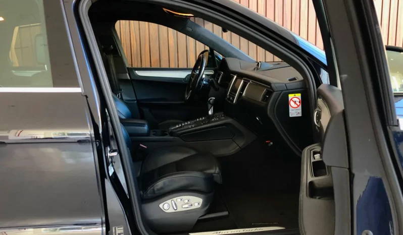 
								PORSCHE MACAN cheio									