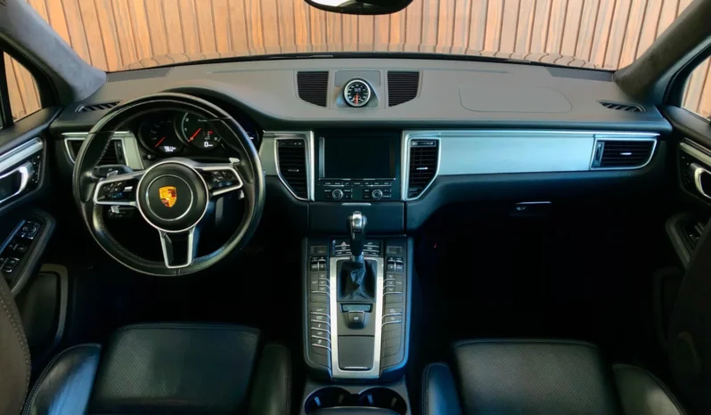 
								PORSCHE MACAN cheio									