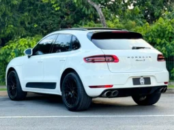 
										PORSCHE MACAN cheio									