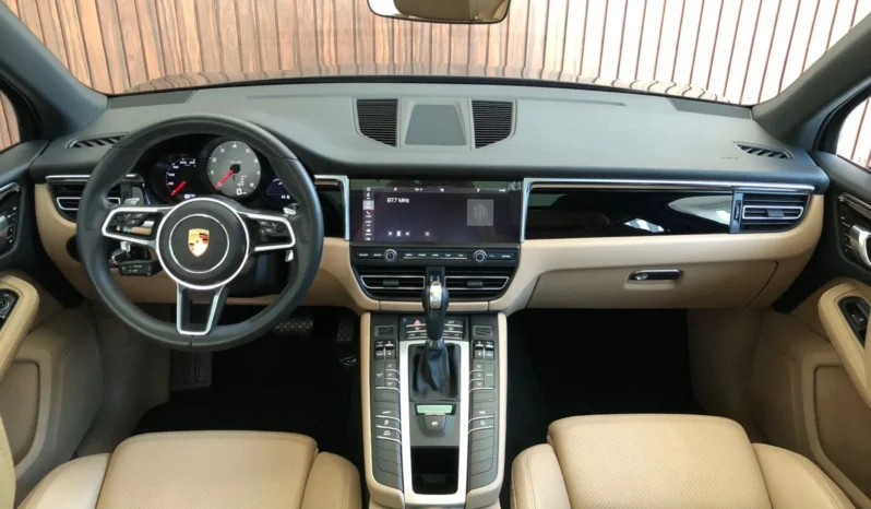 
								PORSCHE MACAN cheio									
