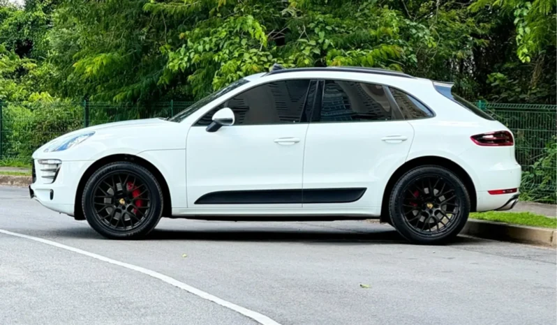 
								PORSCHE MACAN cheio									
