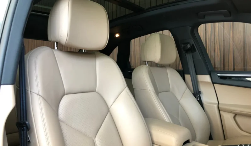 
								PORSCHE MACAN cheio									