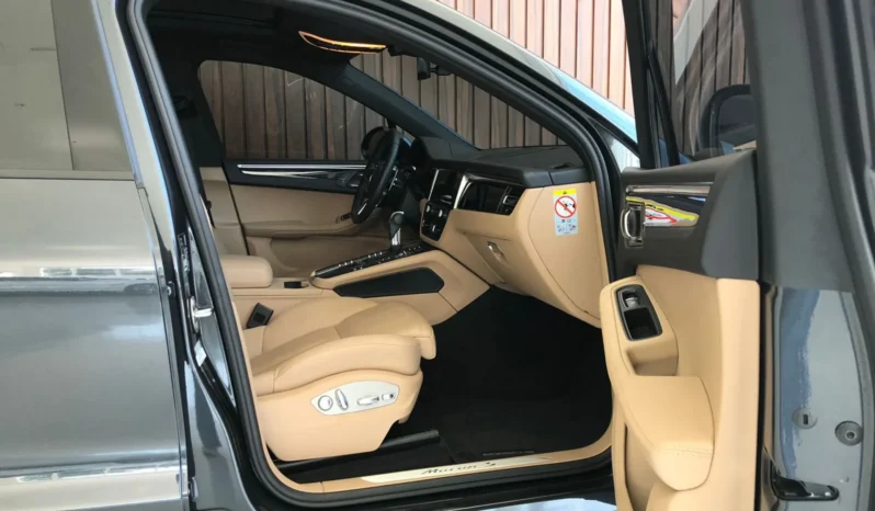 
								PORSCHE MACAN cheio									