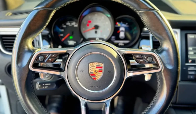 
								PORSCHE MACAN cheio									
