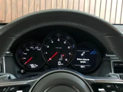 
										PORSCHE MACAN cheio									