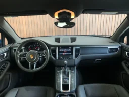 
										PORSCHE MACAN cheio									