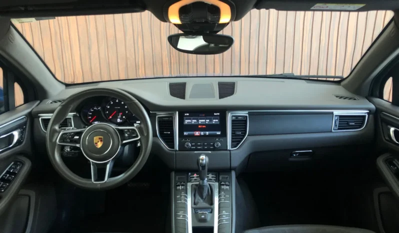 
								PORSCHE MACAN cheio									