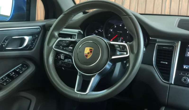 
								PORSCHE MACAN cheio									