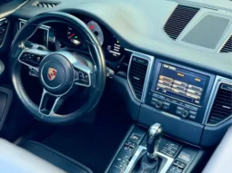 
										PORSCHE MACAN cheio									