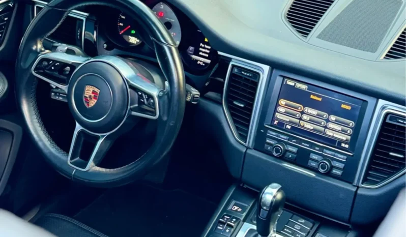 
								PORSCHE MACAN cheio									