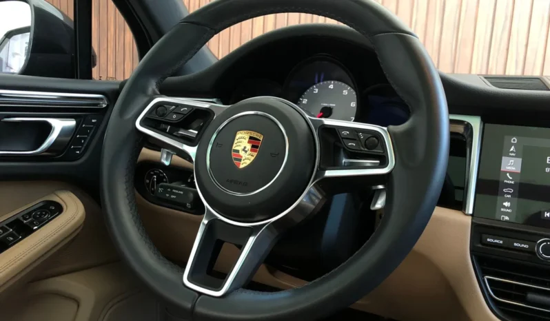
								PORSCHE MACAN cheio									