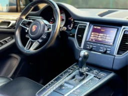 
										PORSCHE MACAN cheio									
