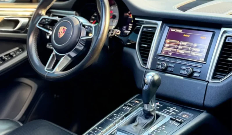 
								PORSCHE MACAN cheio									