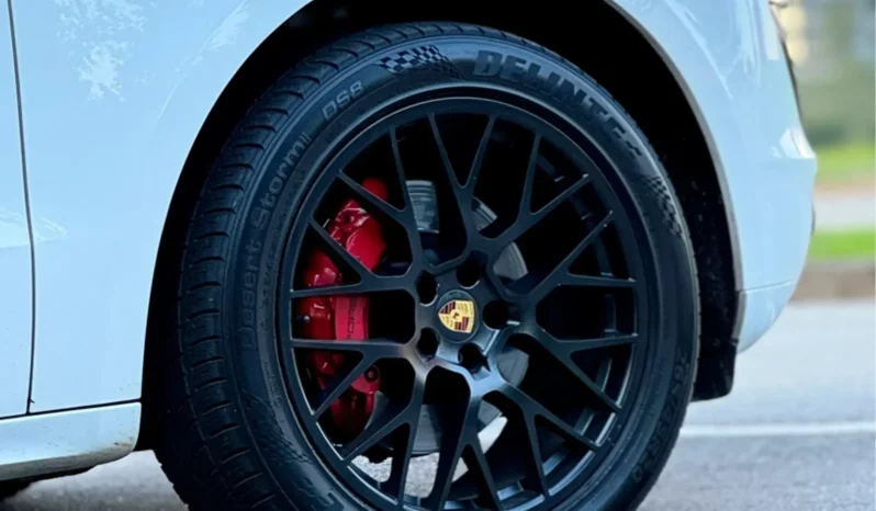 
								PORSCHE MACAN cheio									