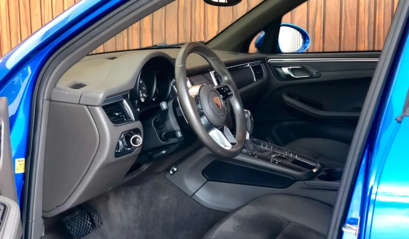 
								PORSCHE MACAN cheio									