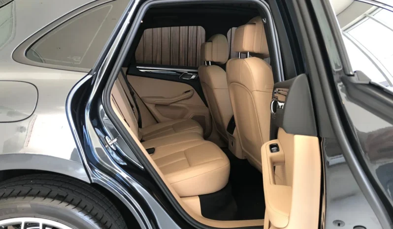 
								PORSCHE MACAN cheio									