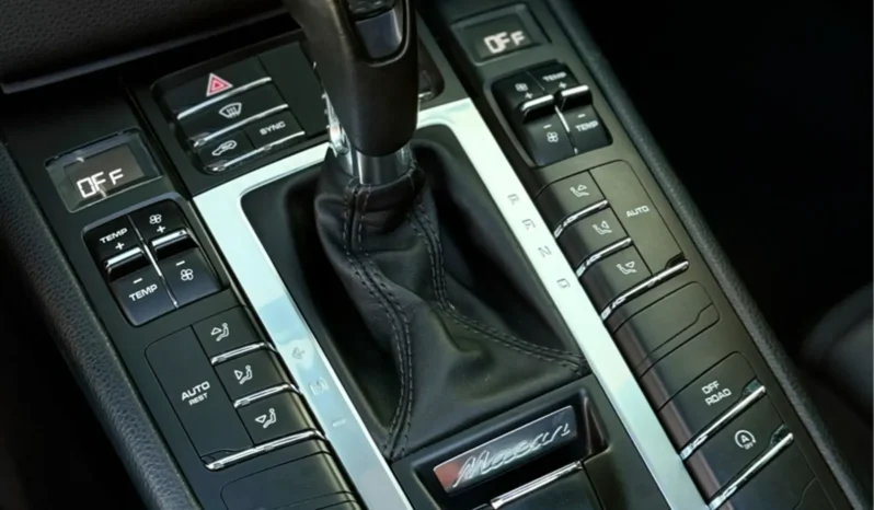 
								PORSCHE MACAN cheio									