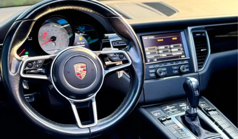
								PORSCHE MACAN cheio									