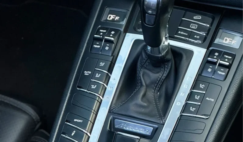 
								PORSCHE MACAN cheio									